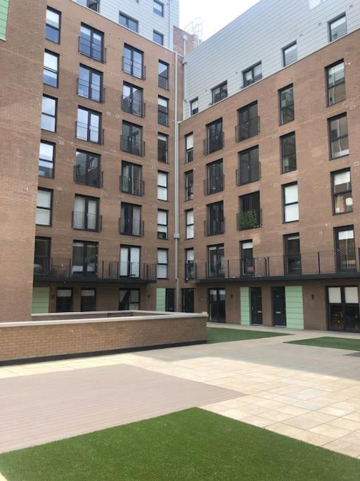 3 Bedroom Apartment Free Parking Manchester Buitenkant foto